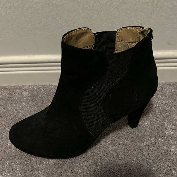Black heel bootie - Picture 2 of 5